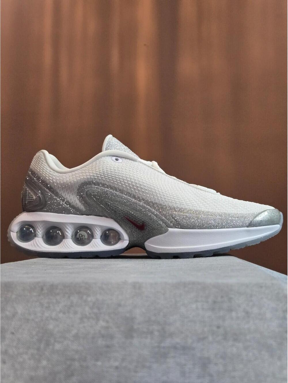 Nike Air Max DN White Team Red HQ3457-161 Women's 9.5W / Men's 8M